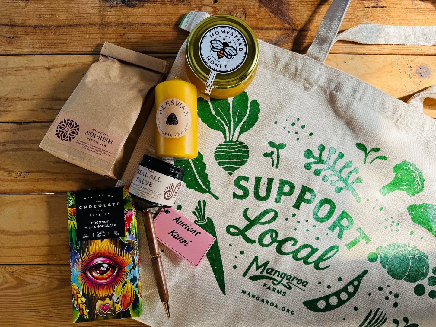 Mangaroa Local Gift Box