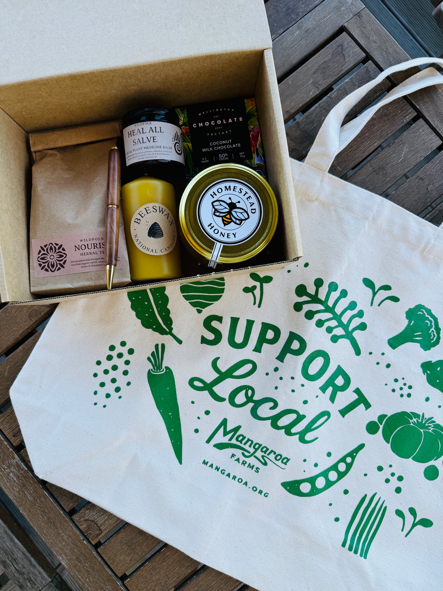 Mangaroa Local Gift Box